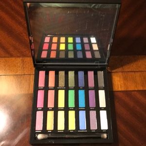 ✨Host Pick✨Urban Decay Full Spectrum eyeshadow palette